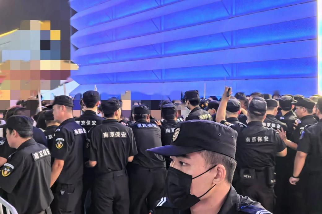 C:/Users/Administrator/Desktop/臺風“貝碧嘉”來襲，南京保安積極應對，“守”護萬家團圓！/12.jpg12
