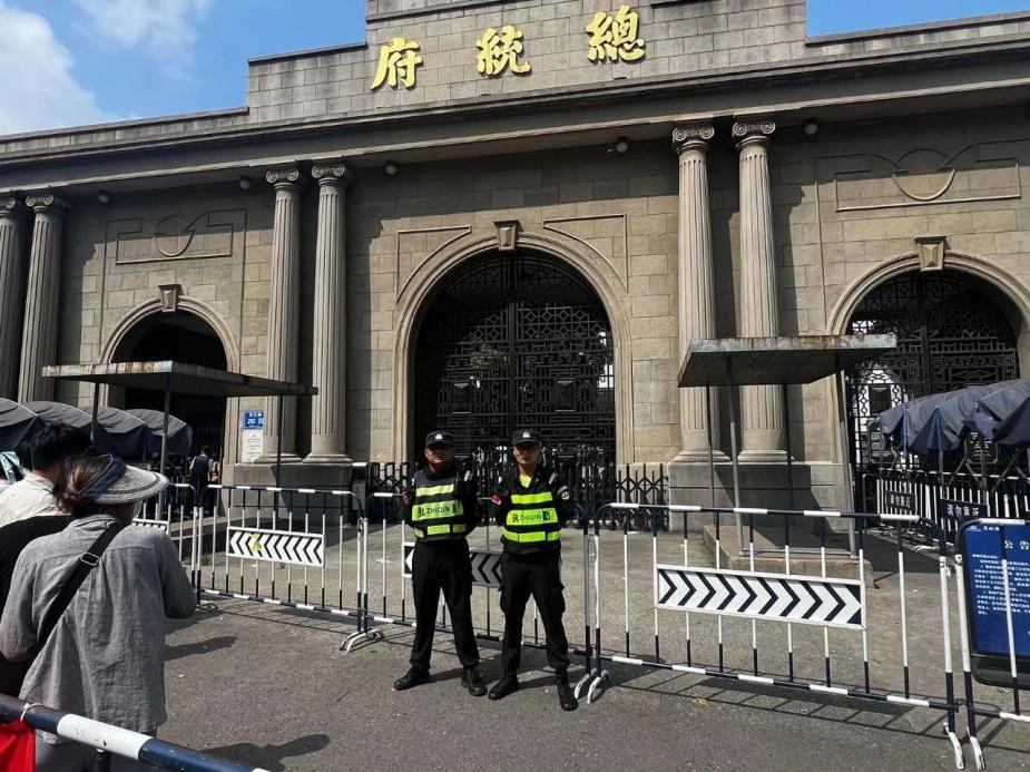 C:/Users/Administrator/Desktop/臺風“貝碧嘉”來襲，南京保安積極應對，“守”護萬家團圓！/7.jpg7