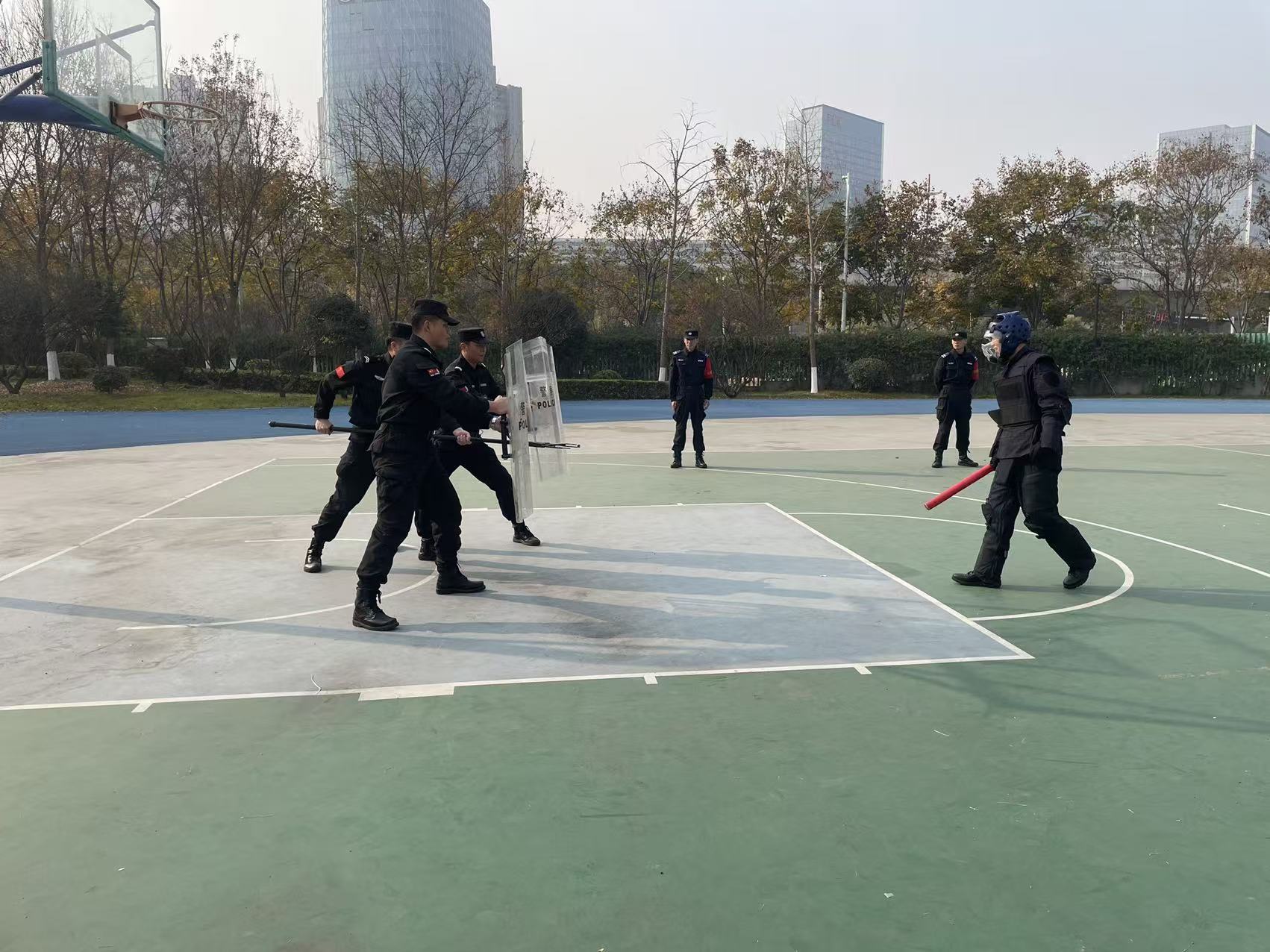 E:/25.12.10后 上傳網(wǎng)站留存/喜報！南京市保安服務(wù)有限公司建鄴分公司榮獲“校園最小應(yīng)急單元技能競賽”一等獎/照片/ef12cf02b7bf17801f82f2d7cee6249a.jpgef12cf02b7bf17801f82f2d7cee6249a