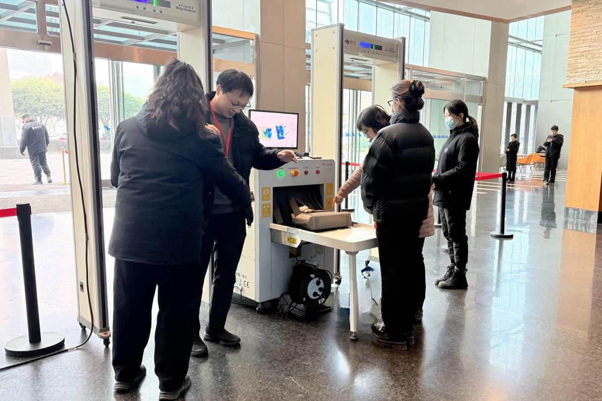 E:/25.12.10后 上傳網(wǎng)站留存/“安保鐵軍、硬核保障”2026系列報(bào)道一——科技引領(lǐng)未來(lái)，安全護(hù)航盛會(huì)/照片/5212ea35a8b77386cbea49d69a720cf7.jpg5212ea35a8b77386cbea49d69a720cf7